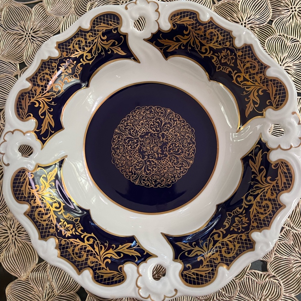 Weimar Porcelain Echt Kobalt Serving Bowl diameter 8,5”